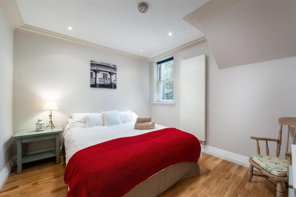 Pbc Duplex Three Bedroom In Fulham Oak *