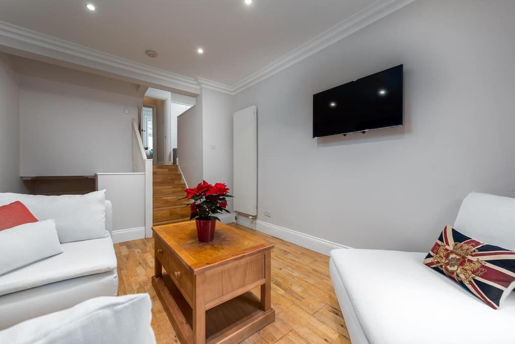 Pbc Duplex Three Bedroom In Fulham Oak Londra