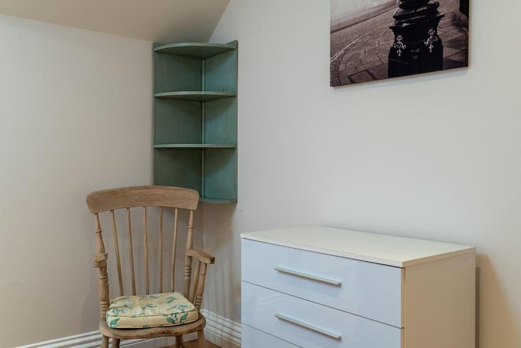 Pbc Duplex Three Bedroom In Fulham Oak *